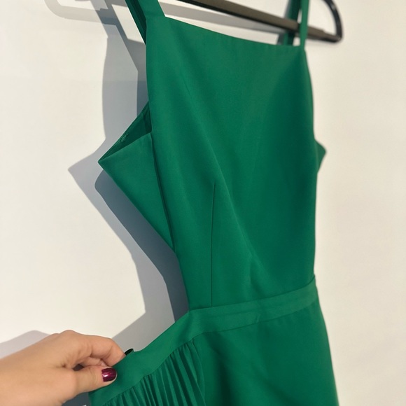 BCBGMAXAZRIA Brielle 🟢 Open-Back, Side-Pleated Dress - Picture 6 of 10